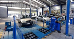 auto en estacion de revision vehicular