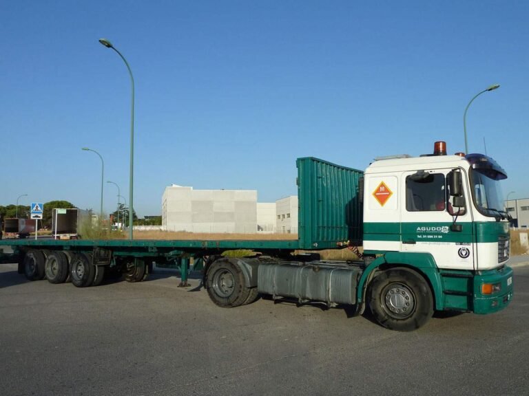 camion de carga en carretera abierta 1