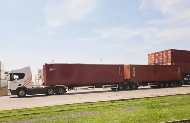 Cuánto cuesta un flete de Mendoza a Buenos Aires y cómo elegirlo 8 camion de carga en ruta argentina rural