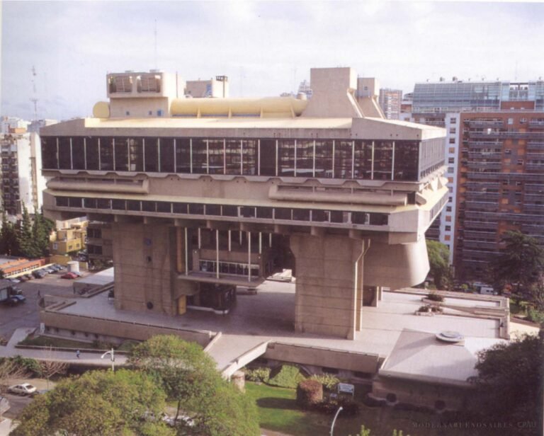 Cuáles son las obras más destacadas de Clorindo Testa en arquitectura 2 edificio biblioteca nacional buenos aires exterior