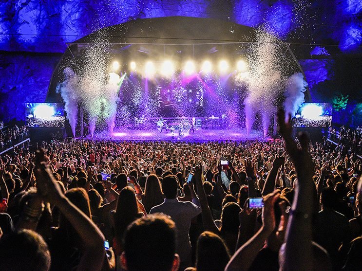 entradas concierto musica en vivo publico emocionado