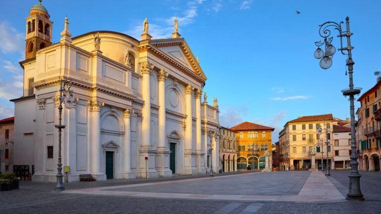fachada elegante restaurante via veneto monte grande