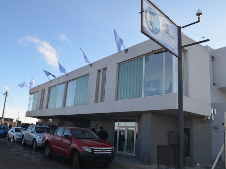 fachada hotel via veneto rio gallegos