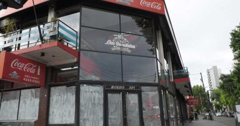 fachada moderna centro comercial lomas zamora