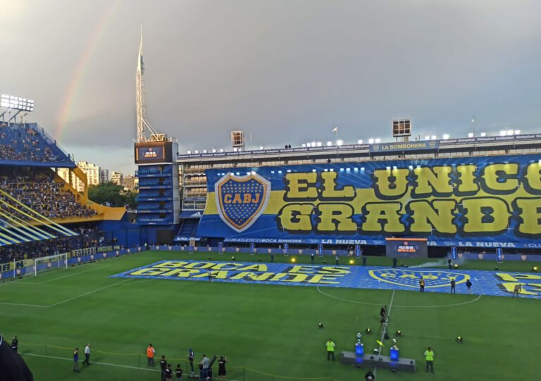 Qué Eventos y Noticias de Boca Juniors se Viven en Córdoba 18 hinchas de boca juniors celebrando en cordoba