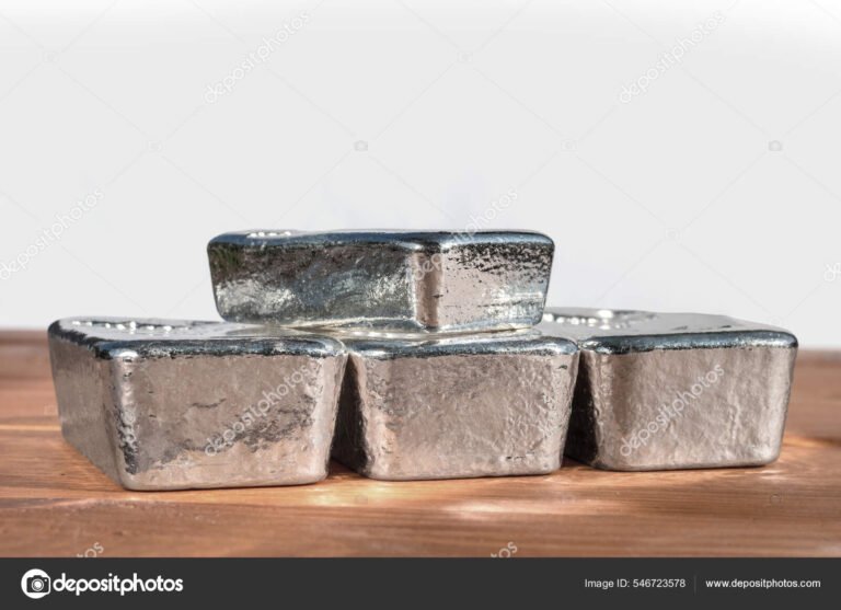 Cuánto vale la plata en Argentina y cómo se calcula su precio 2 lingotes de plata sobre fondo neutro