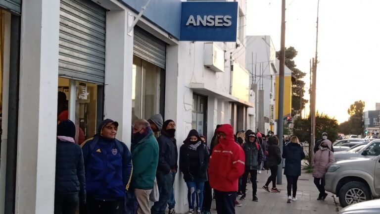 oficina anses comodoro rivadavia fila gente
