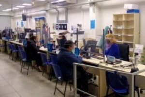 oficina anses con personas en atencion
