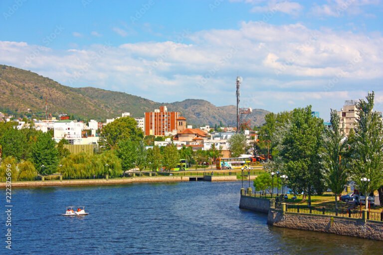 paisaje panoramico de carlos paz lago montana