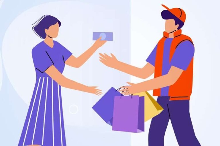 paquete siendo entregado con pago en efectivo