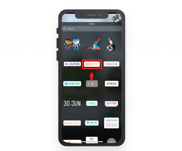 persona etiquetando productos en instagram movil