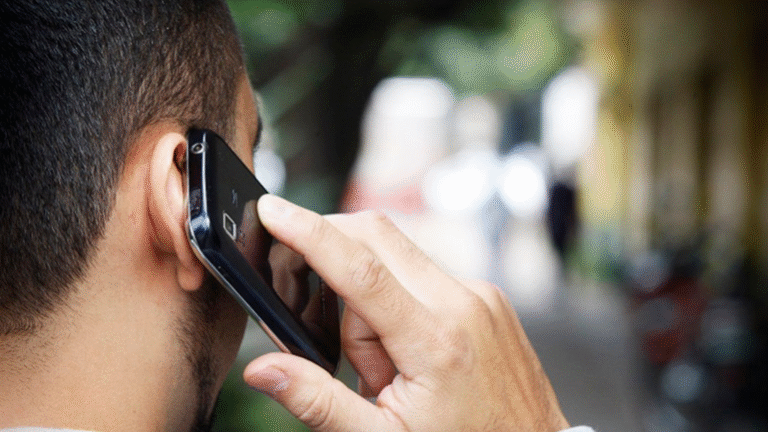 Cómo puedo solicitar internet al número de atención al cliente 7 persona llamando desde telefono movil