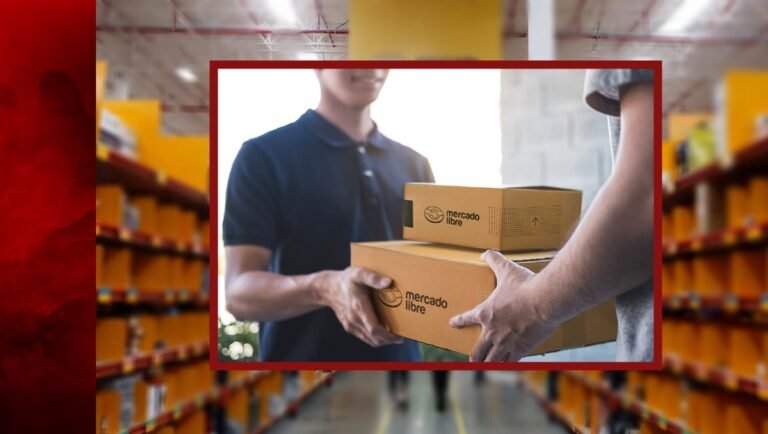 Cómo funcionan los puntos Pick Up para retirar en Mercado Libre 7 persona recogiendo paquete en tienda mercado libre