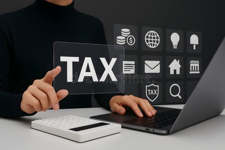 Cómo Acceder y Gestionar Mi Cuenta en La Nación com ar 3 persona usando laptop para gestionar cuenta online