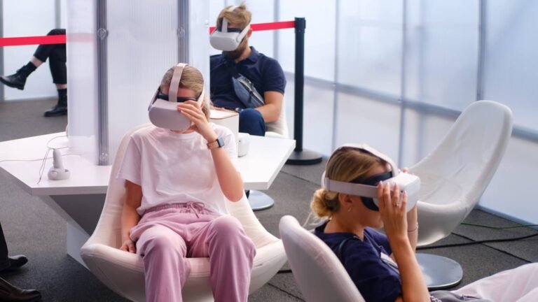 Qué es el A y cómo se utiliza en diferentes contextos 9 persona usando tecnologia digital en ambientes variados