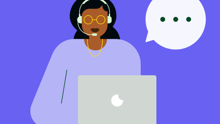 Cómo consultar la guía telefónica de Mar del Plata por apellido fácilmente 13 persona usando telefono con guia telefonica abierta