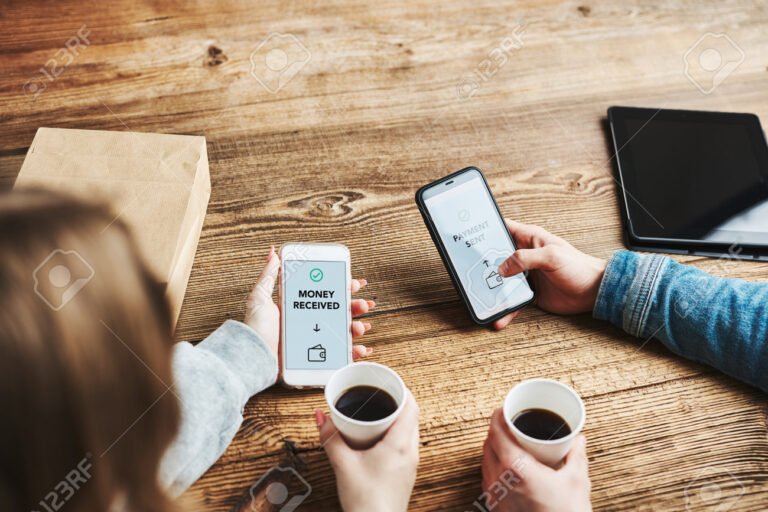 Cómo puedo enviar dinero por Pago Fácil de forma segura y rápida 28 persona usando telefono movil para transferencias