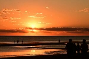 playa de monte hermoso al atardecer