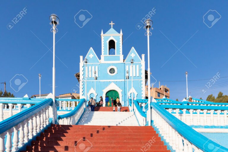 plaza central colorida en capilla del senor