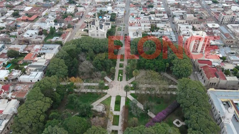Qué se celebra en el Día de Gualeguay y por qué es importante 13 plaza central de gualeguay con monumento historico