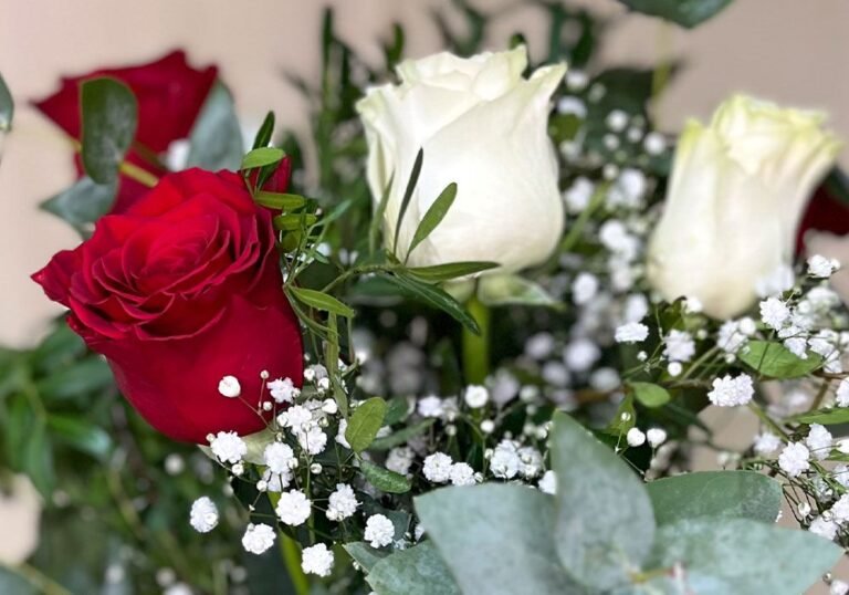 Por Qué Se Regalan Rosas Blancas Y Rojas Juntas En El Amor 7 ramo mezcla rosas blancas y rojas