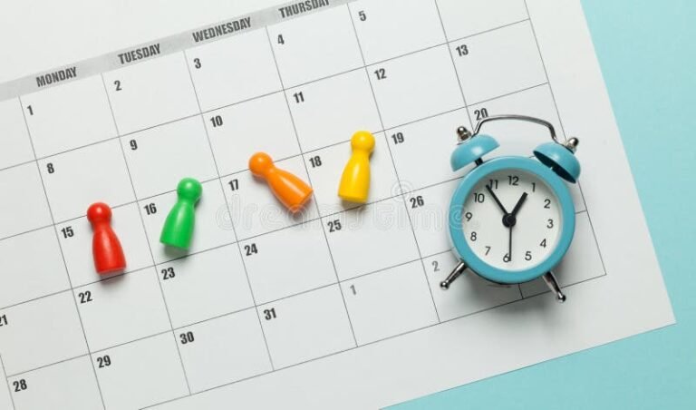 reloj y calendario con dias laborales resaltados