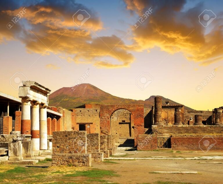 Qué pasó en Pompeya y por qué es famosa esa ciudad antigua 6 ruinas arqueologicas de pompeya al atardecer