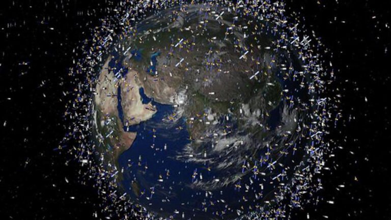 satelites en orbita sobre la tierra nocturna