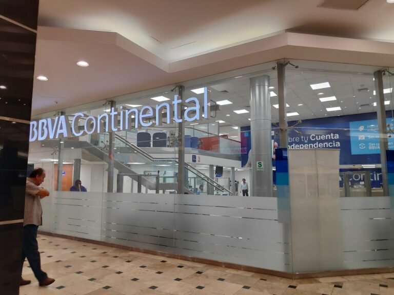 Dónde Queda La Caja Sucursal San Martín Y Cuáles Son Sus Horarios 8 sucursal bancaria moderna con horario visible