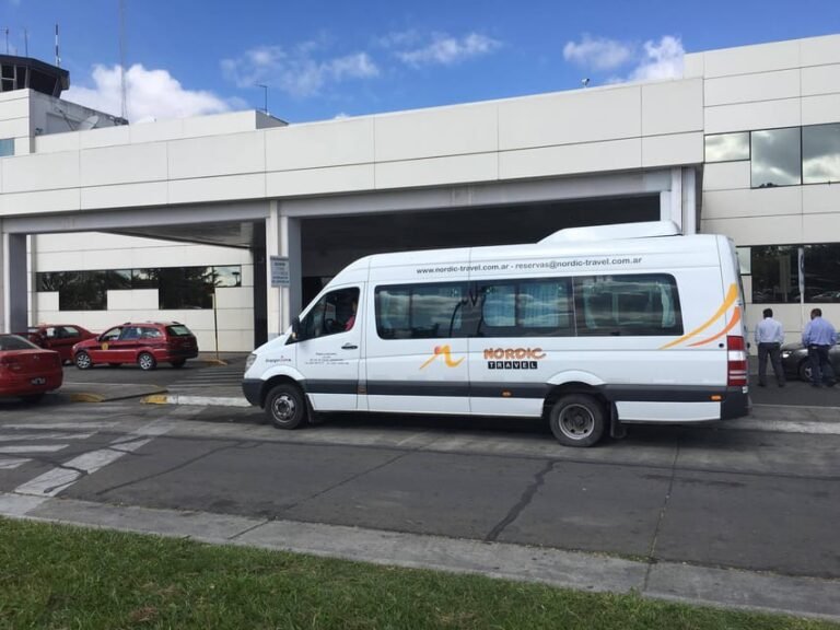 Cuáles Son Las Mejores Opciones De Transporte Del Aeropuerto De Salta Al Centro 11 taxi y autobus frente aeropuerto salta