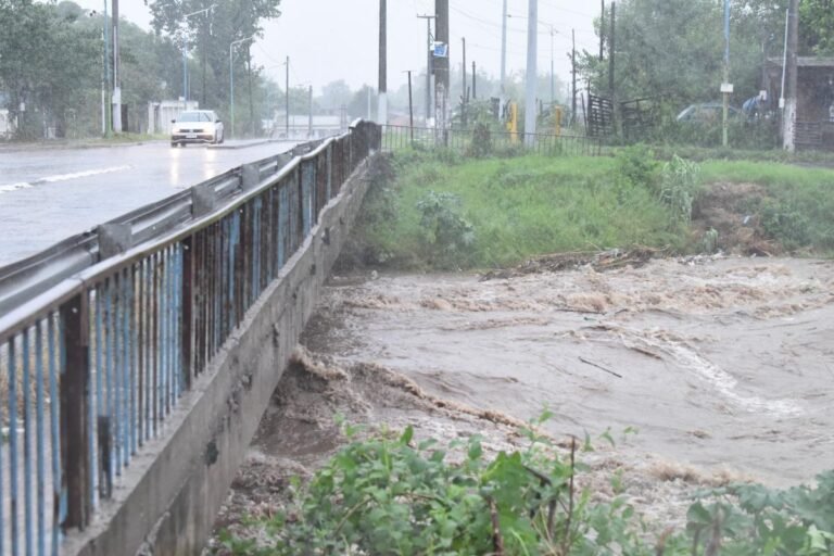 tormenta lluviosa sobre paisaje tucumano